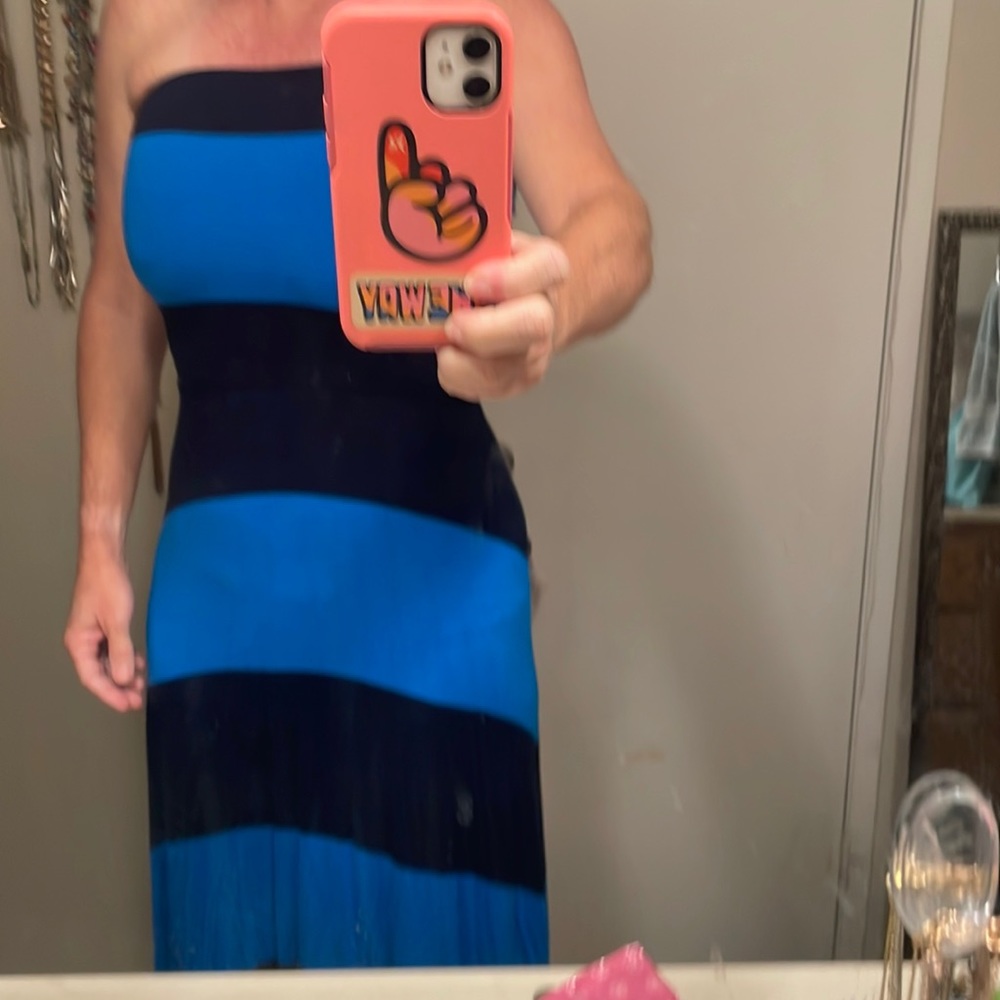 Gap 3 in 1 dress. A Maxi, Midi, or skirt, you choose.Navy & Royal size XS.